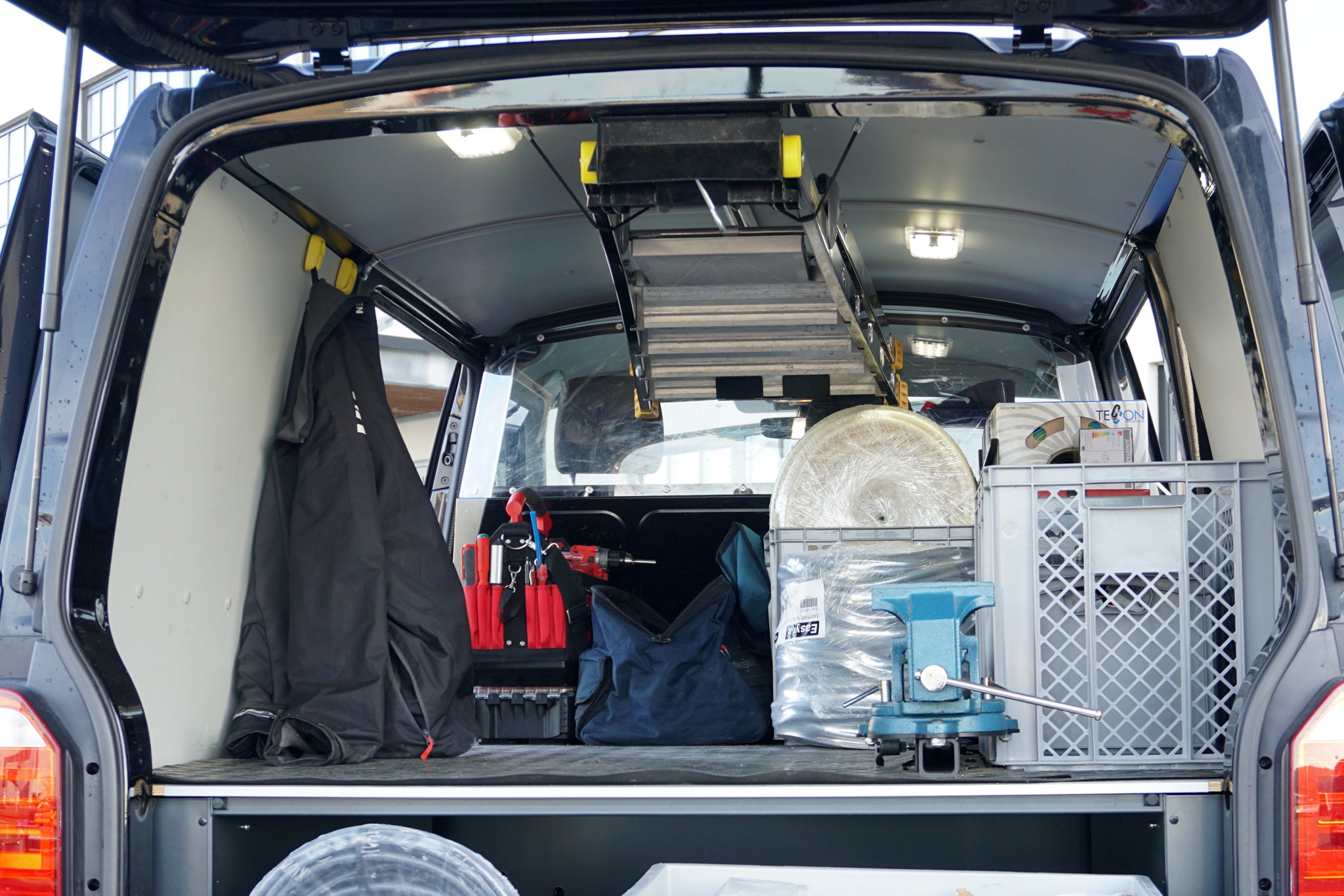 Verktygsinredning bil elektriker mellanstor servicebil - Bild 6
