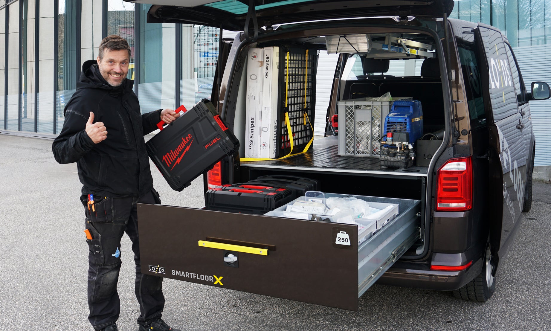 Verktygsinredning bil rörmokare mellanstor servicebil - Bild 2