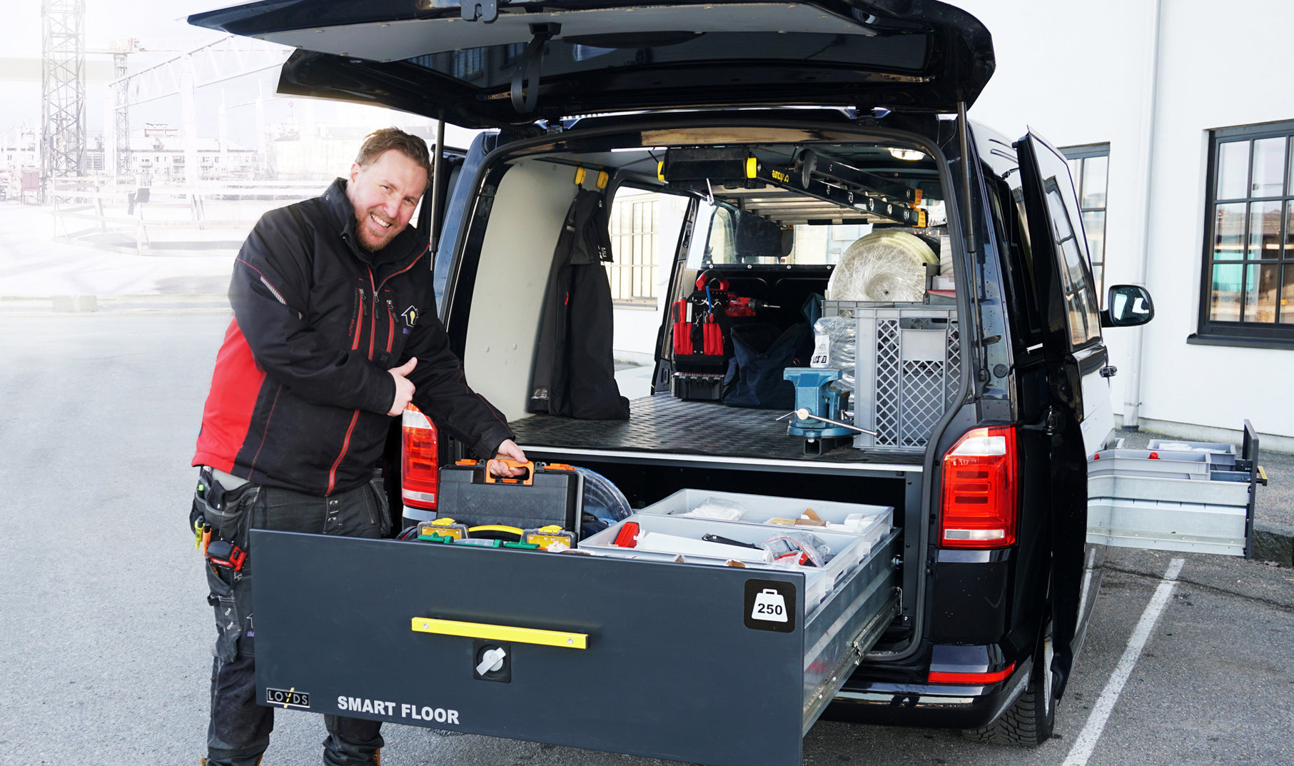 Verktygsinredning bil elektriker mellanstor servicebil - Bild 5