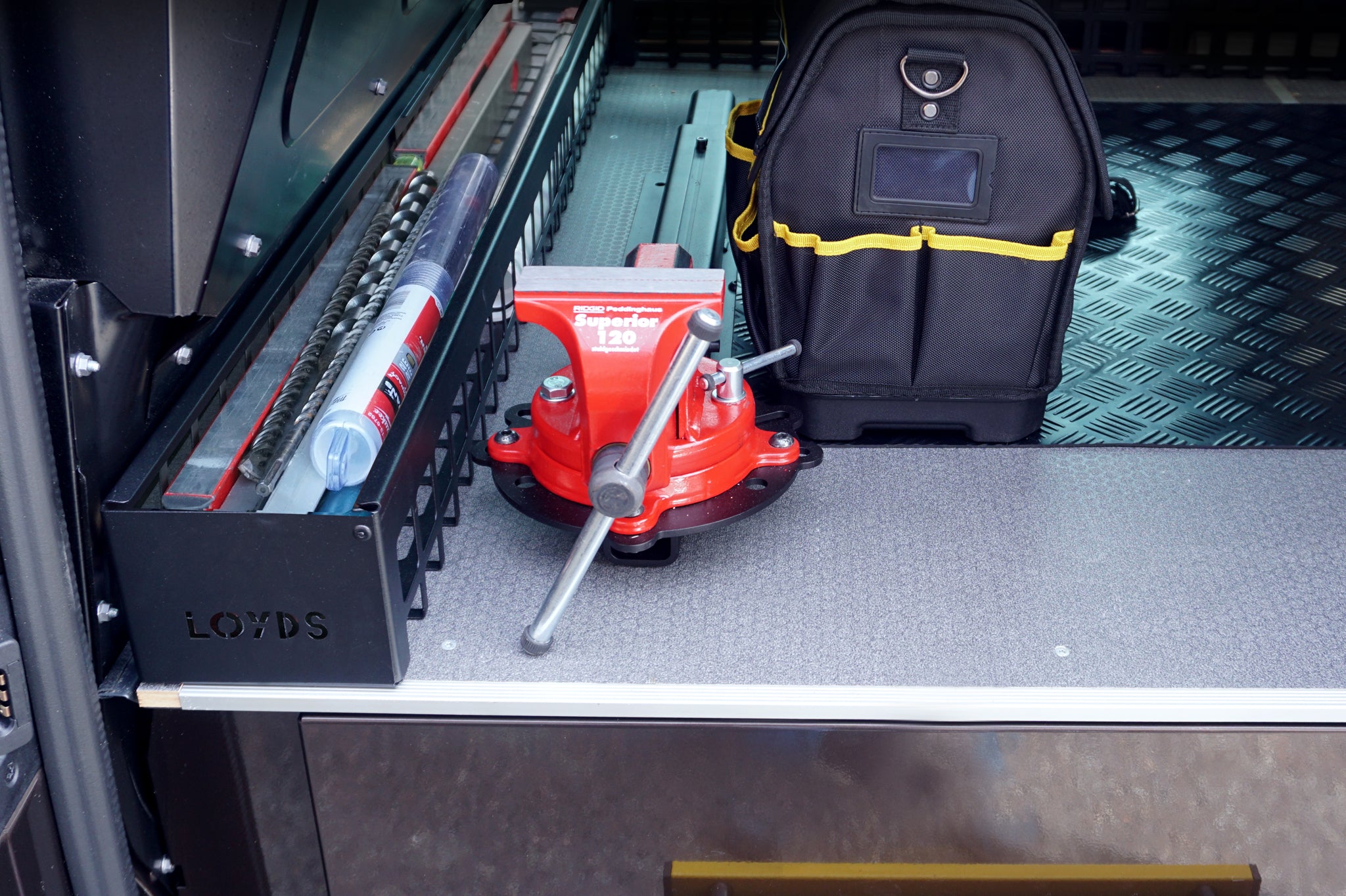 Verktygsinredning bil elektriker mellanstor servicebil - Bild 3